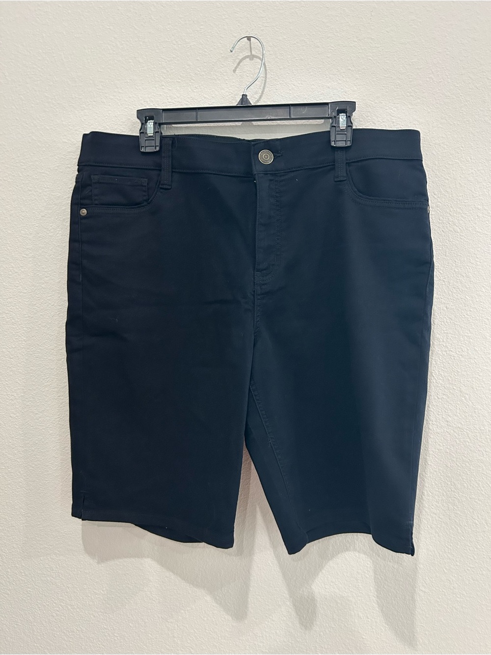 Liz Claiborne Black Flat Front Sara Stretch Shorts, NWT